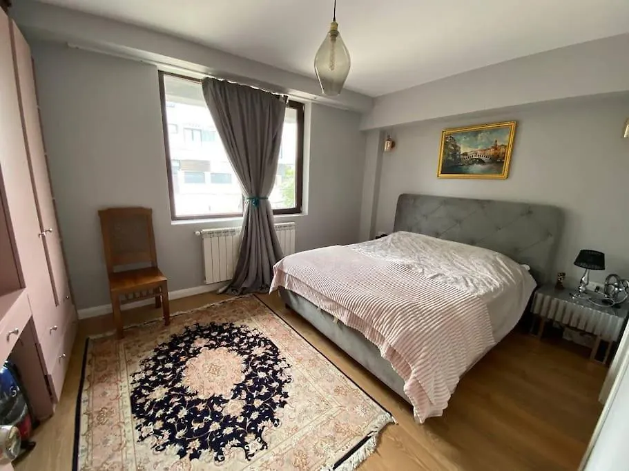 Apartment With Garden Bucarest Romania