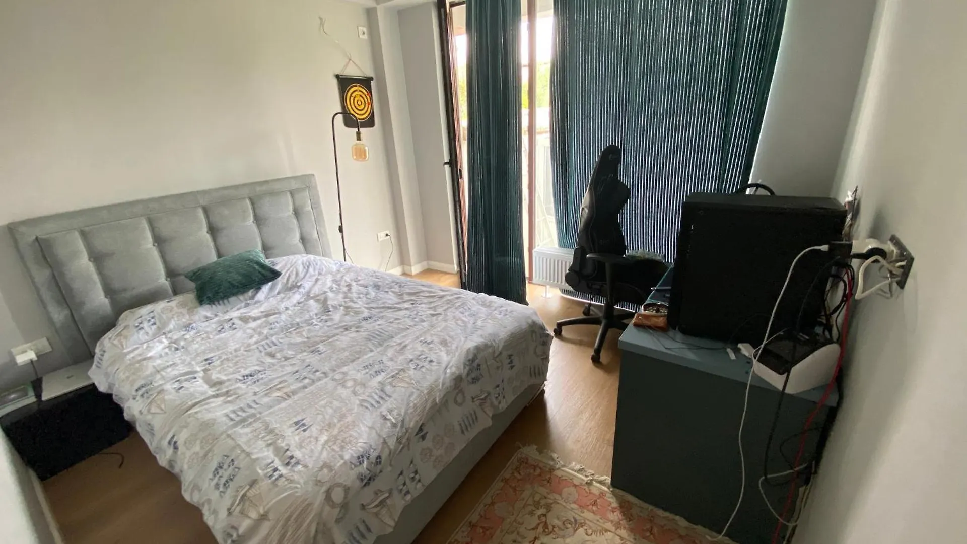 Apartment With Garden Bucarest
